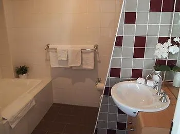 Adelaide Dress Circle Apartments - Ward Street Апарт-отель