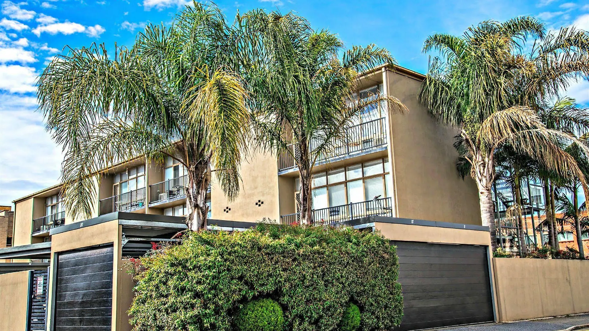 Adelaide Dress Circle Apartments - Ward Street