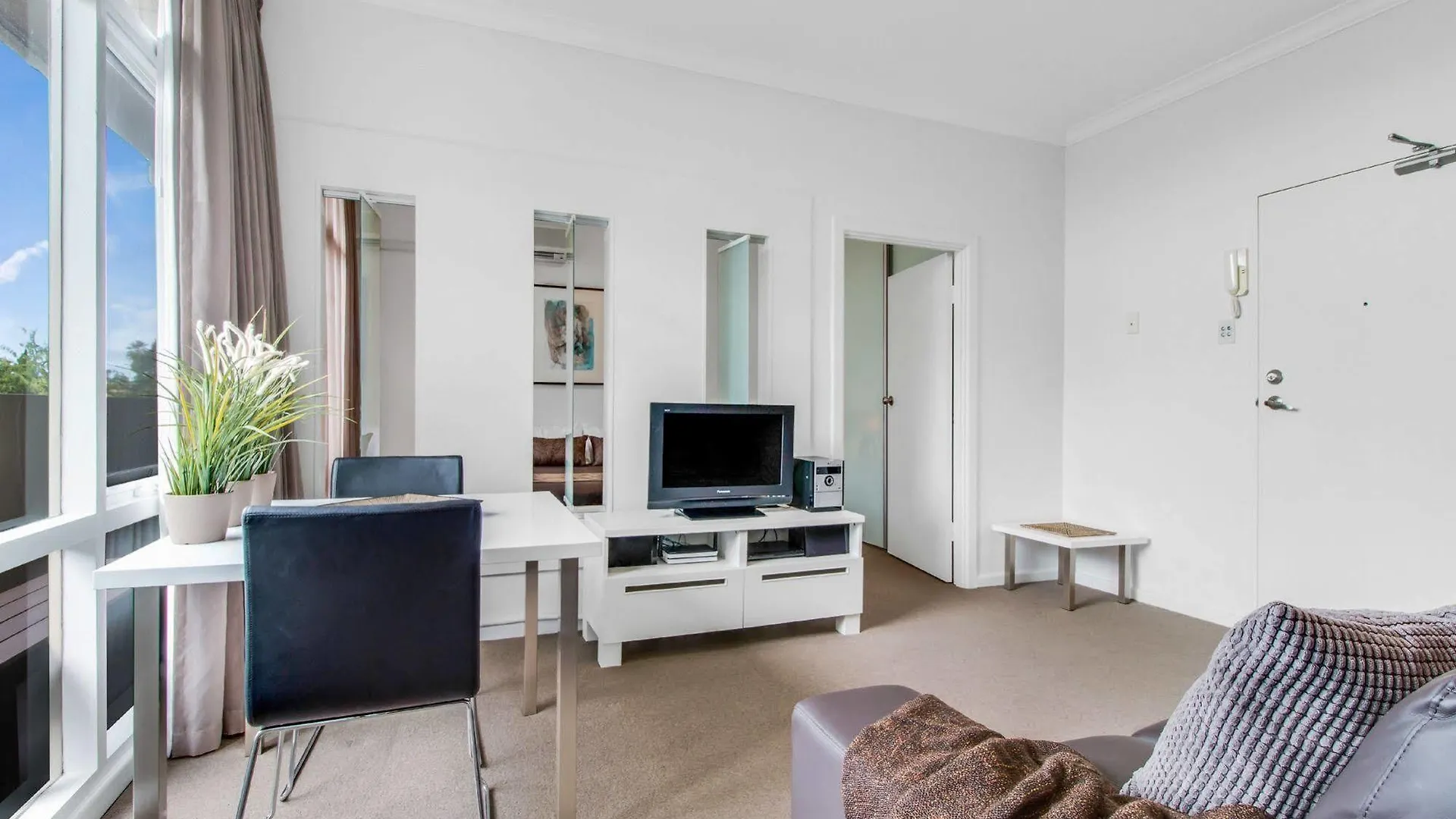 Апарт-отель Adelaide Dress Circle Apartments - Ward Street