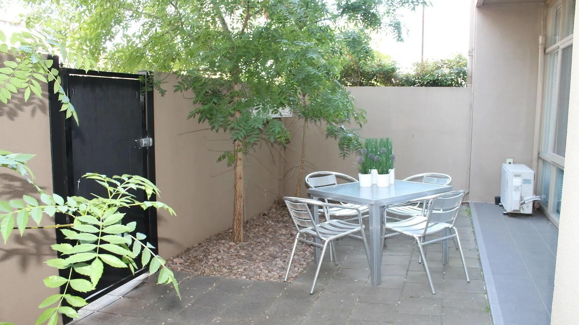 Adelaide Dress Circle Apartments - Ward Street Aparthotel